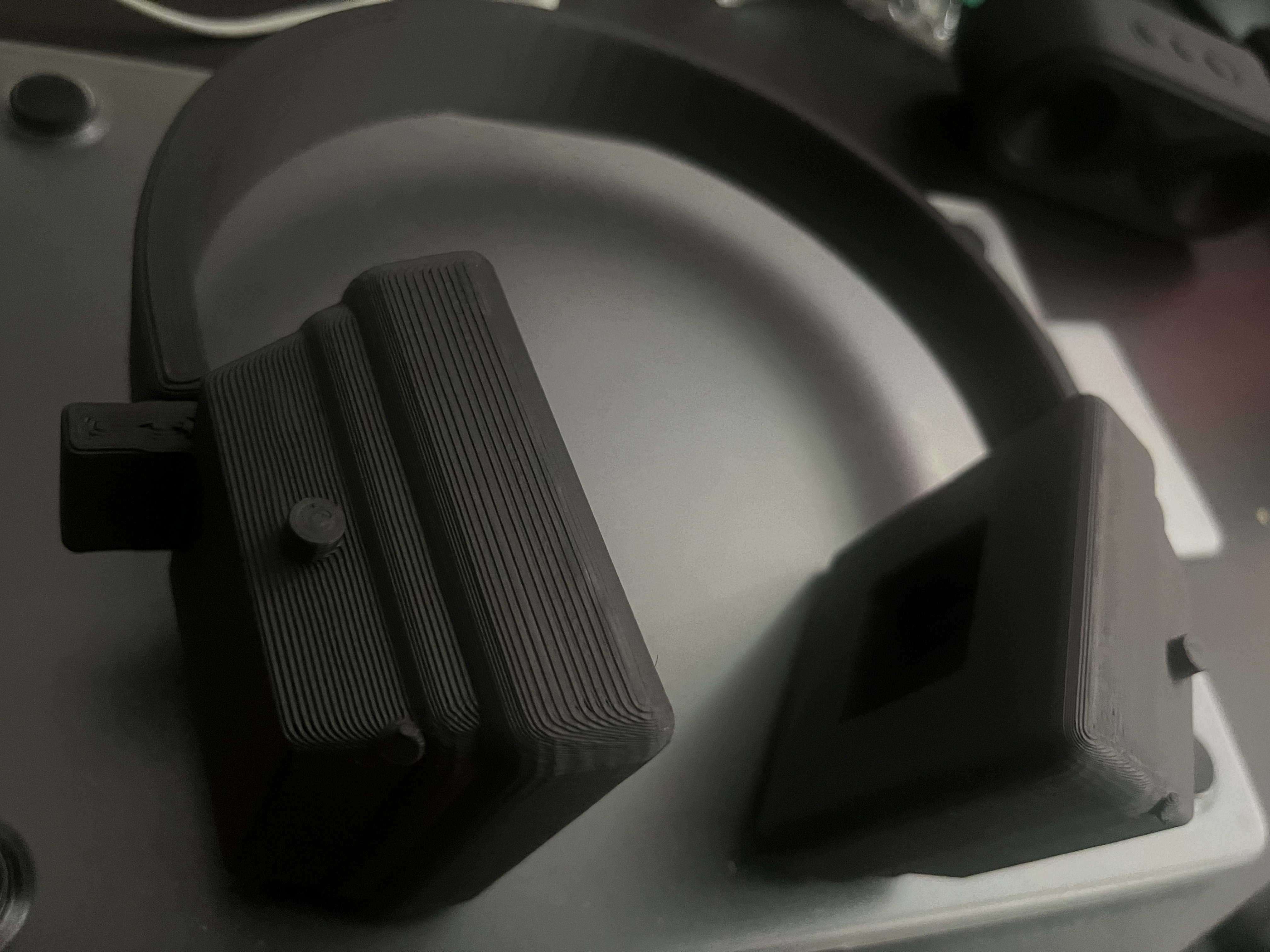 PLA printed model of the earphones <div class='container'><iframe class='responsive-iframe' src='https://hudak.phoenix.sheridanc.on.ca/P1Stuff/Index.html'></iframe></div>