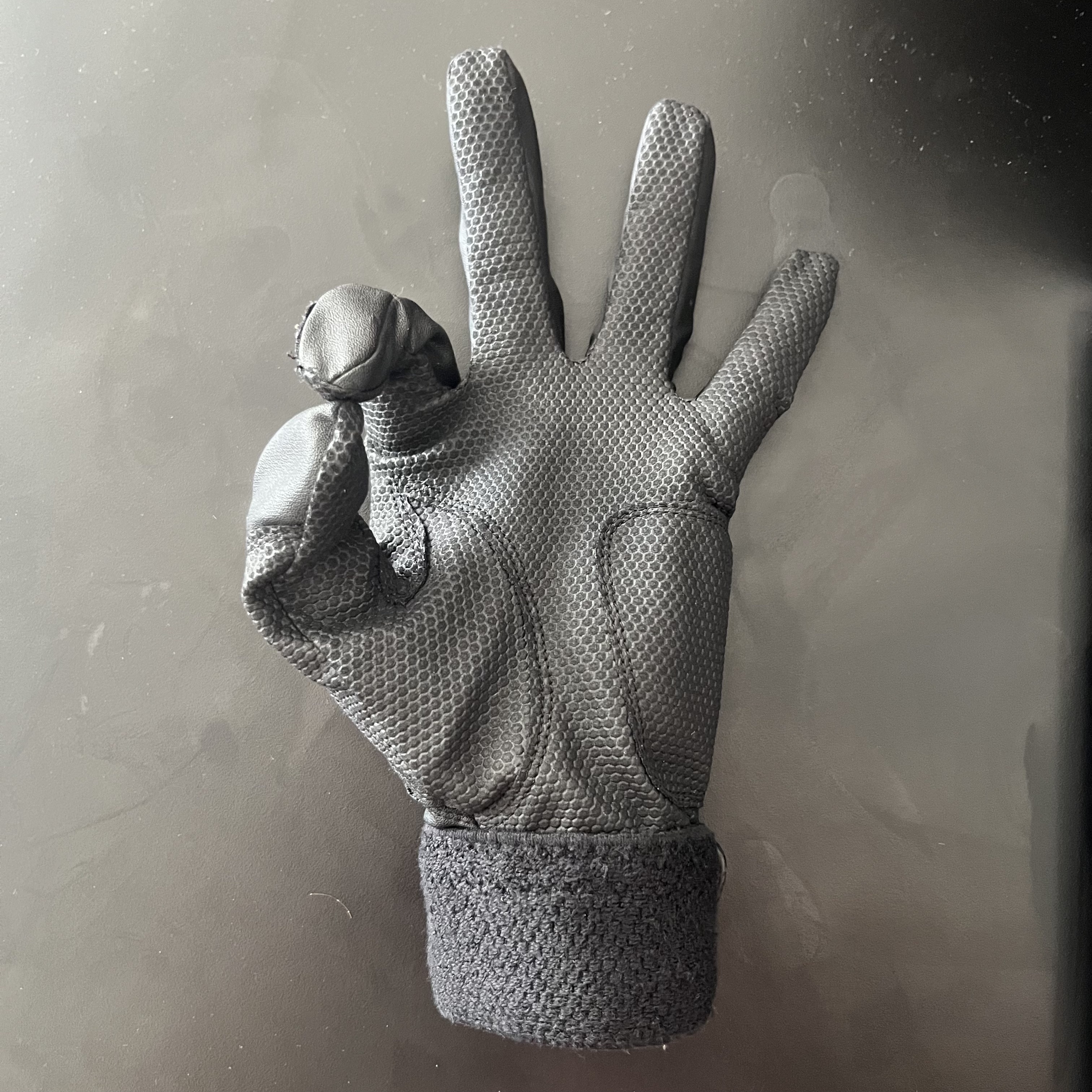Exploring a glove-based switch mechanism through contact between fingers.